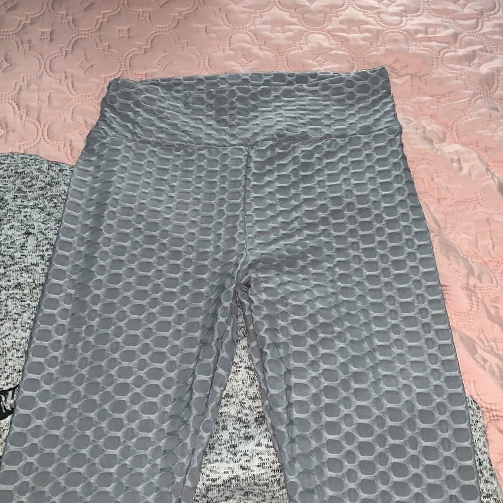 “Tik Tok” leggings.